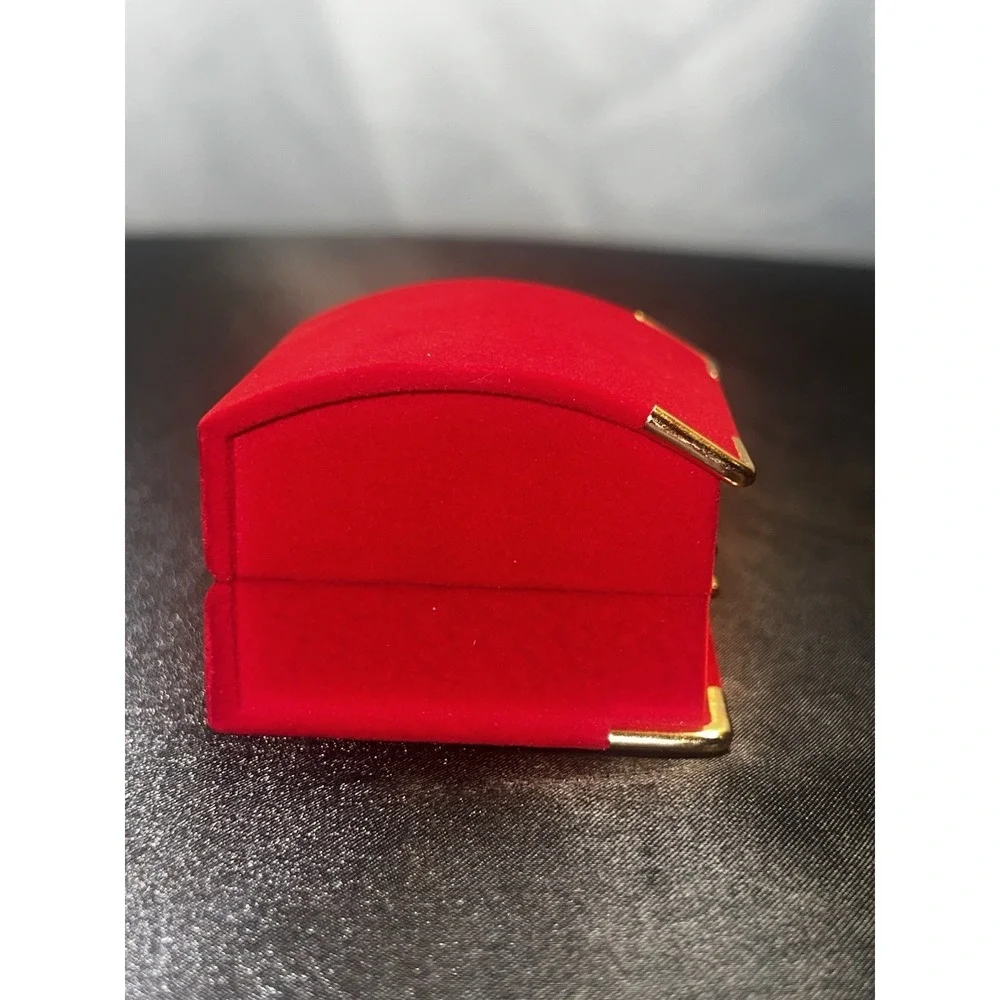 Red Velvet Earring Gift Box – Gold Hardware